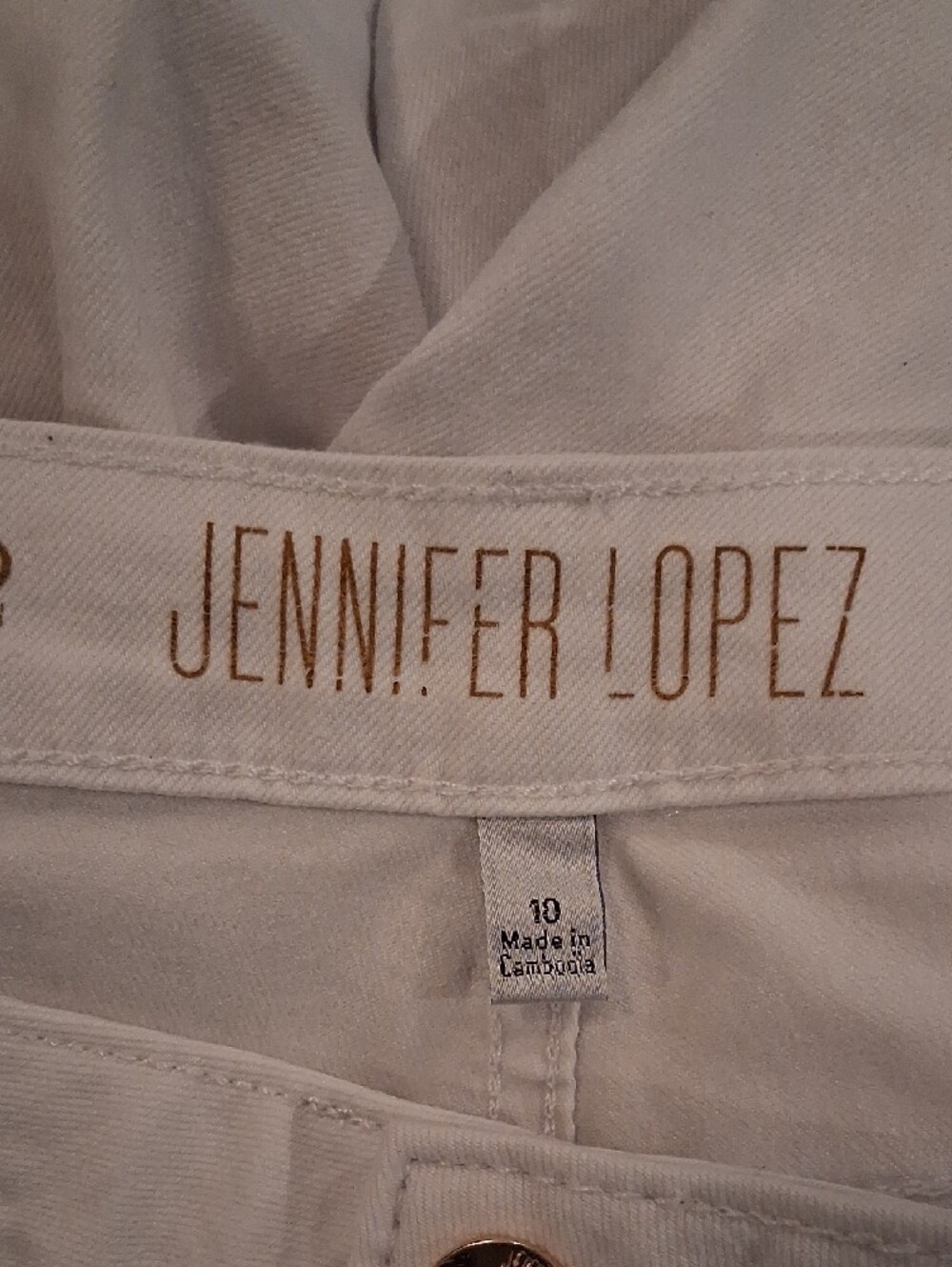 Jennifer Lopez White Denim Shorts with Frayed Hem - Picture 3 of 5